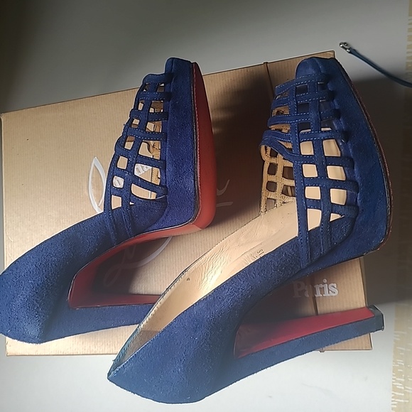 Christian Louboutin - Picture 7 of 8